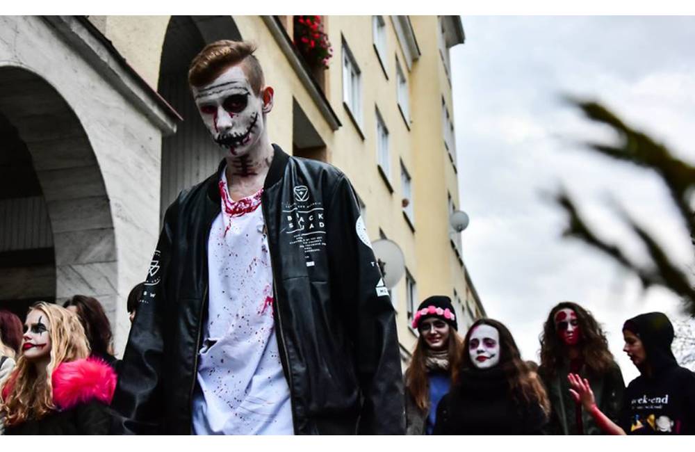 Foto: Žilinou budú opäť pochodovať strašidlá, v piatok prebehne už 5. ročník Zombie Walk