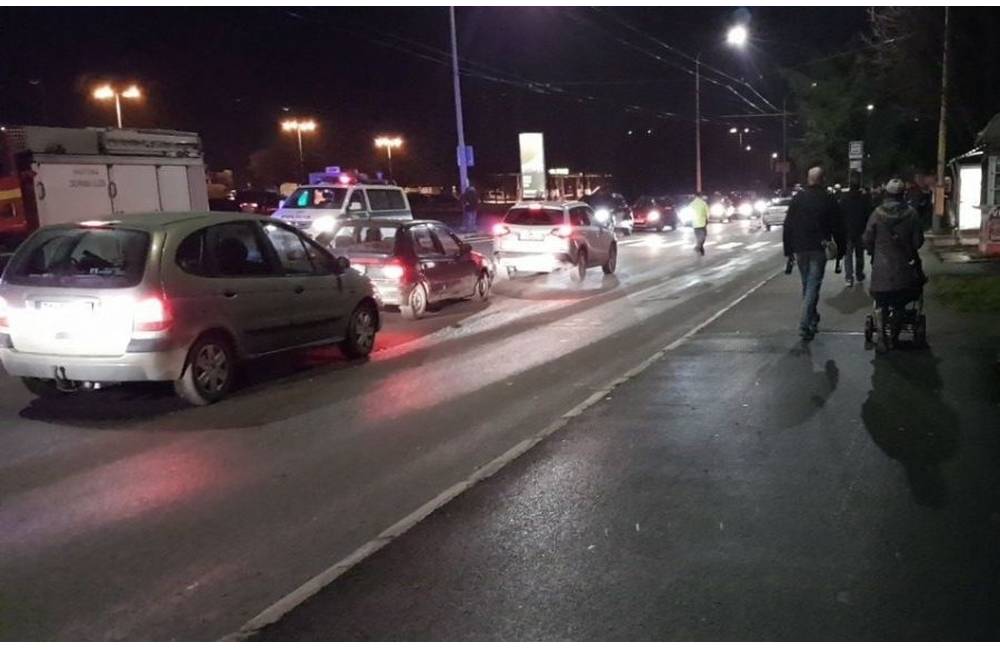 Foto: Pri včerajšej nehode na Solinkách narazila vodička na BMW do chodca s dvojročným dieťaťom