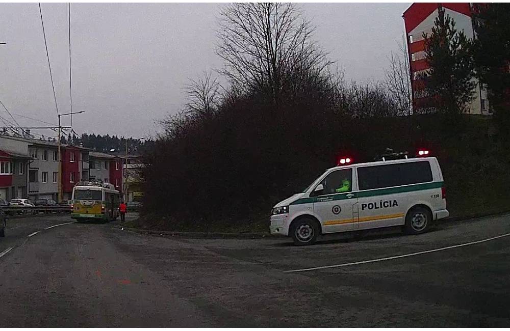 Foto: Dnes chytili policajti 7 opitých vodičov, na Hájiku nabúral a ušiel 40-ročný muž s 3,19 promile