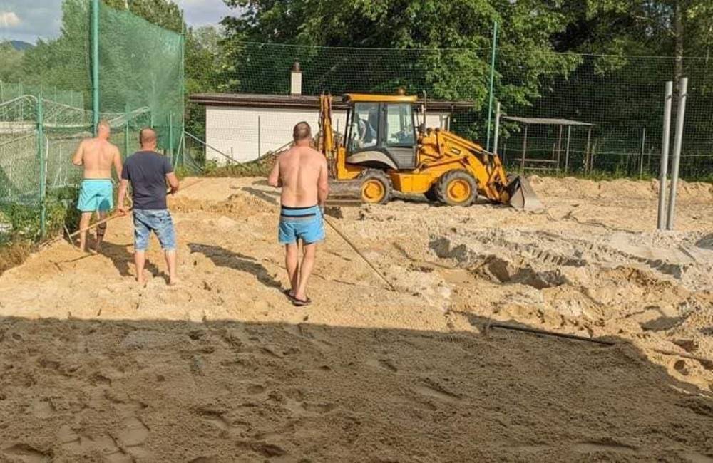 Foto: Obec Mojš vynovila svoje volejbalové ihrisko, chce tým rozbehnúť tradíciu volejbalových turnajov