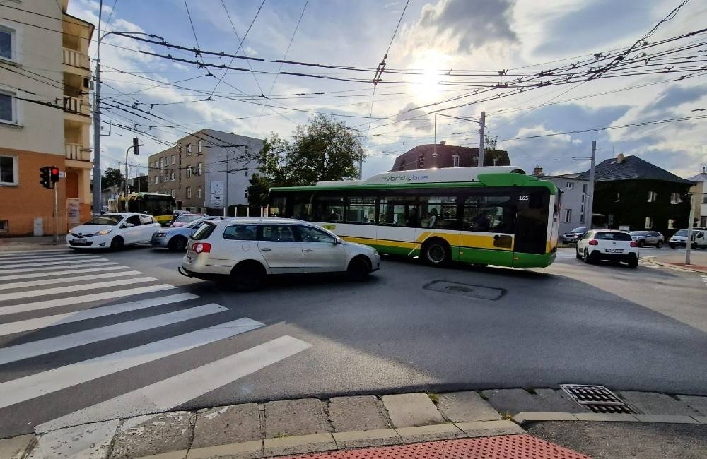 FOTO: Uzávera v centre Žiliny skomplikovala premávku na križovatkách, najmenej áut jazdí Spanyolovou