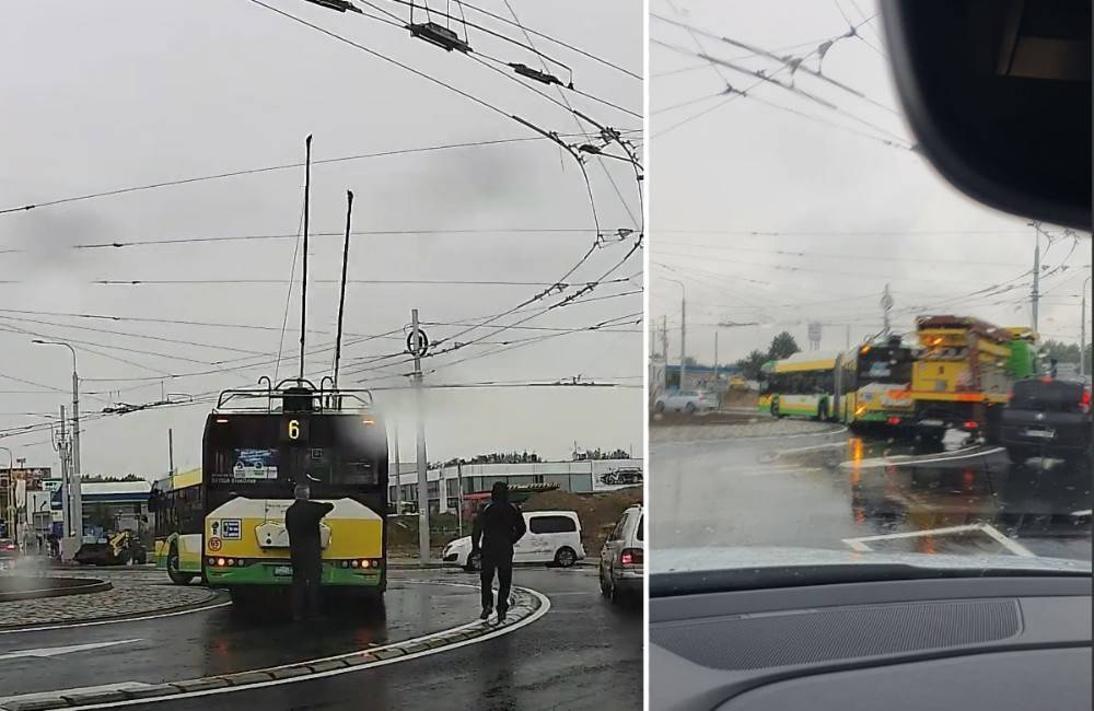 Foto: Zaseknutému trolejbusu na turbo-okružnej križovatke museli prísť na pomoc pracovníci DPMŽ