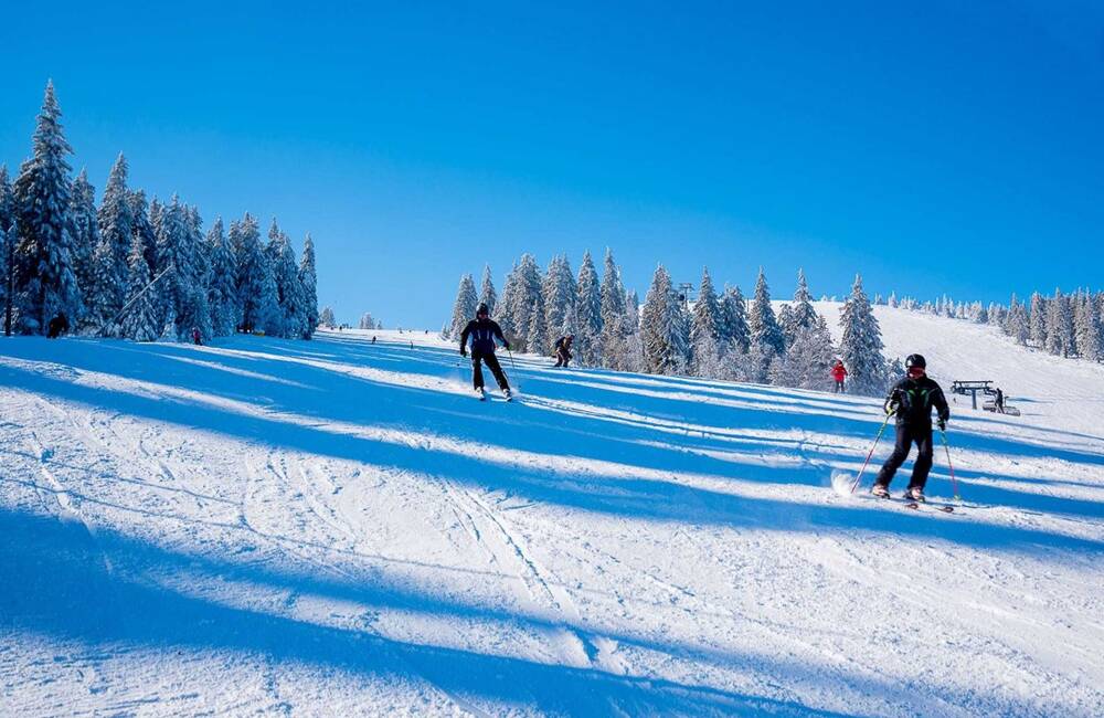 Foto: PREHĽAD: Po Vianociach sa ceny skipasov dvihli. Sezónu otvorili už aj menšie lyžiarske strediská