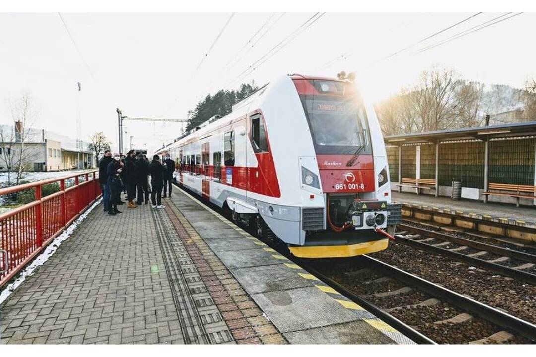 Foto: Na severe Kysúc upravujú železničnú trať. Na týchto trasách premávajú namiesto vlakov autobusy