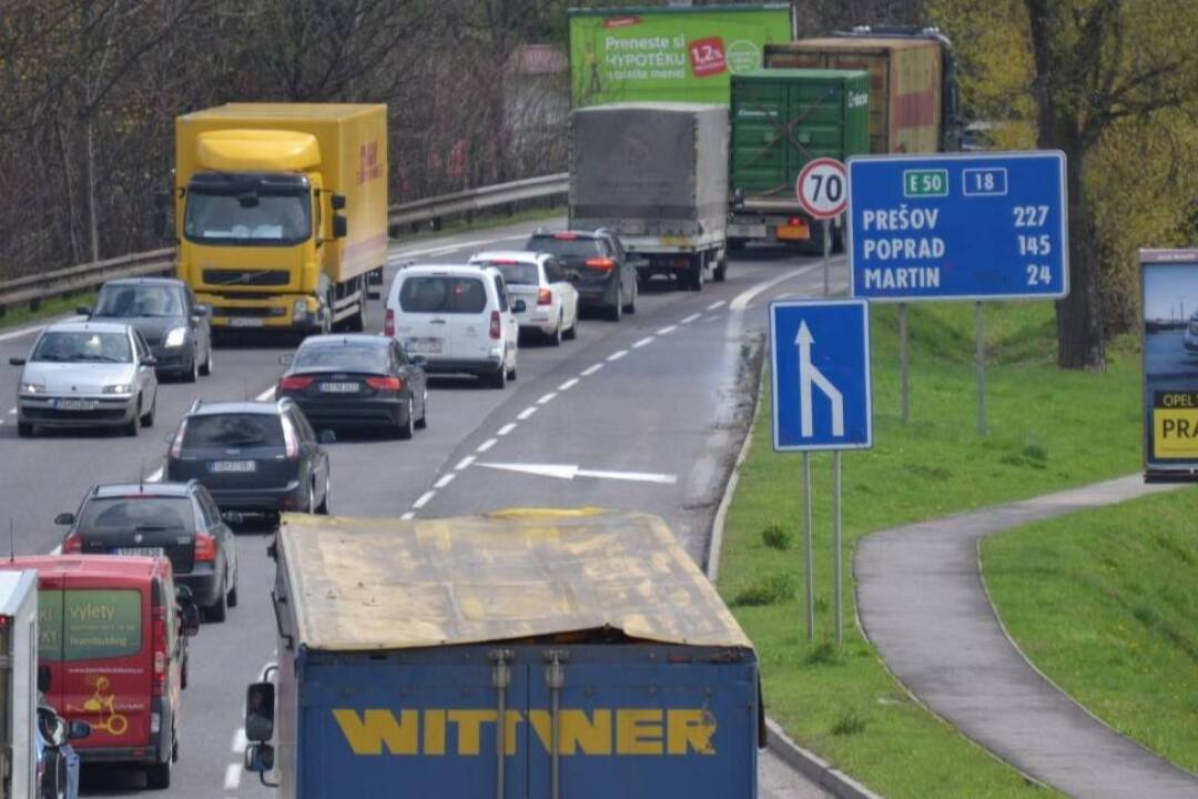 Foto: Cez sviatky očakávajte kolóny, na cestách môže pribudnúť až 70 percent áut. Čo bude so Strečnom?