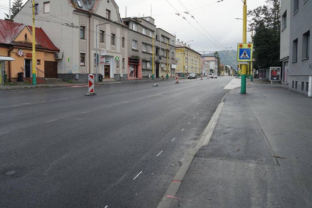 Foto: Chodník v centre Žiliny na tri mesiace uzatvoria. Chodci budú využívať obchádzku