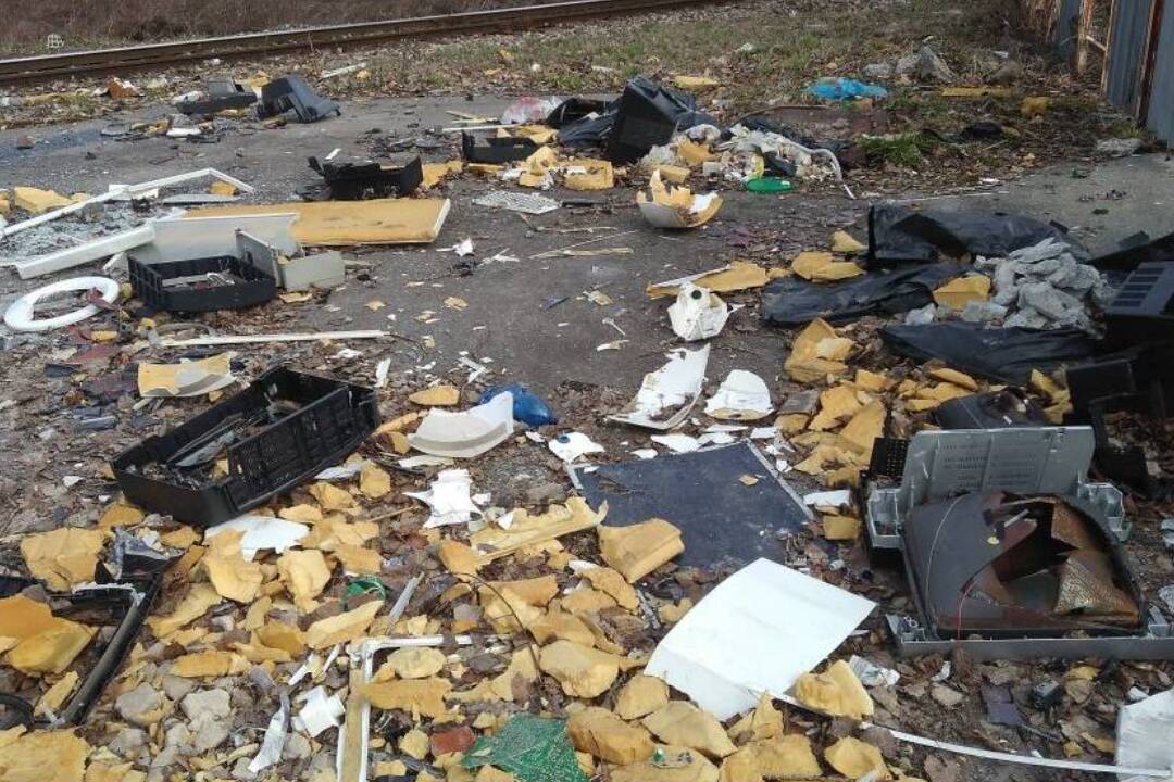 Foto: V Žiline sa našlo 17 nelegálnych skládok odpadu. Domáci vypúšťajú splašky a žumpy do potokov