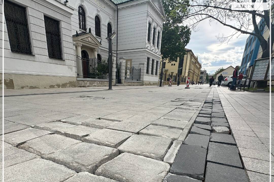 Foto: Dobrá správa pre Martinčanov. V pešej zóne im opravia časť poškodenej dlažby