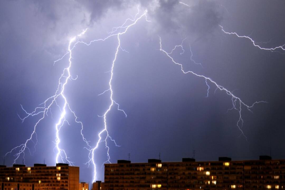 Foto: Valia sa na Žilinu búrky? Meteorológovia varujú pred lejakom, silným vetrom aj krúpami