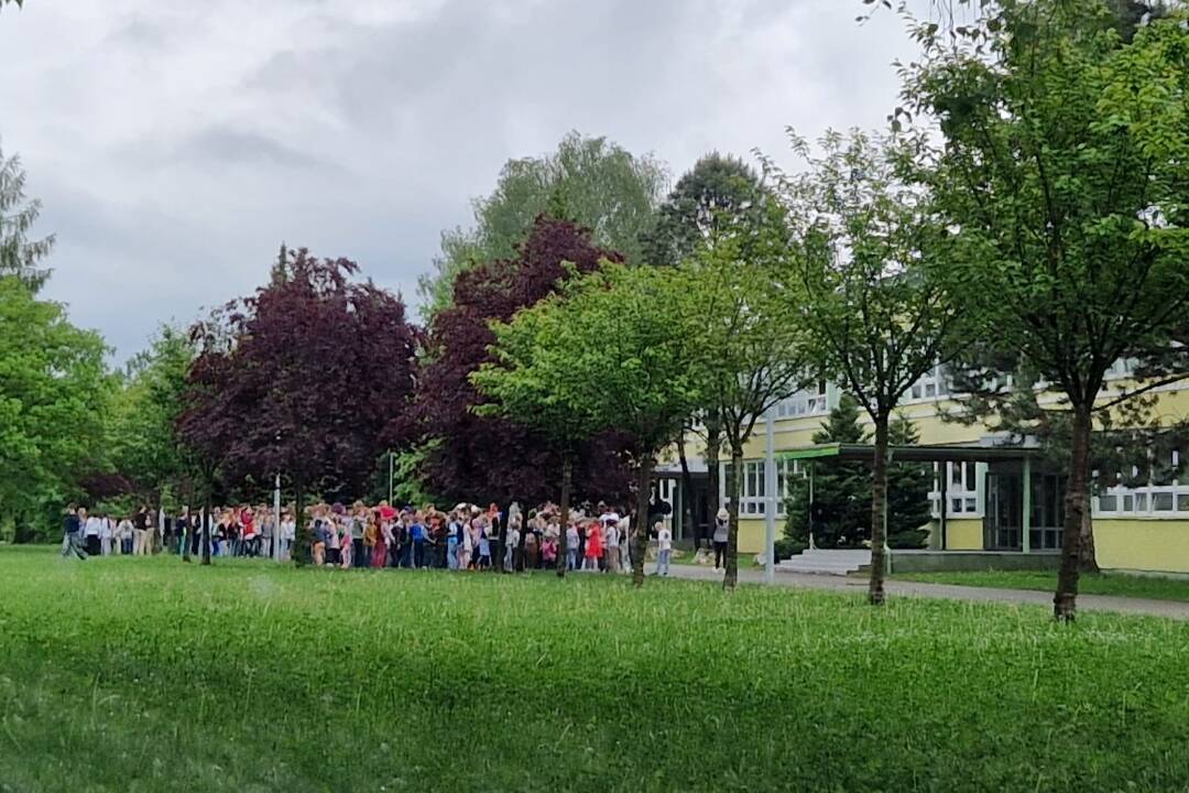 Foto: Situácia na školách v Žilinskom kraji sa upokojila. Niektoré žiakov pustili domov, inde sa vrátili do tried