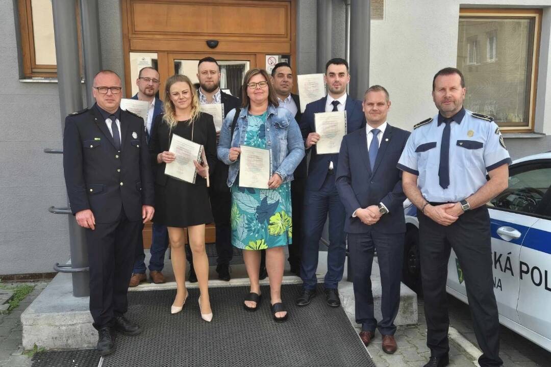 Foto: Strelecká príprava aj právne predpisy. V Žiline vyškolili nových mestských policajtov z celého Slovenska