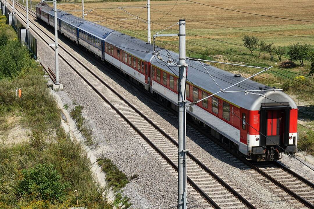 Foto: Ranný vlak zo Žiliny do Trenčína nedorazí, po pár kilometroch sa mu pokazil rušeň