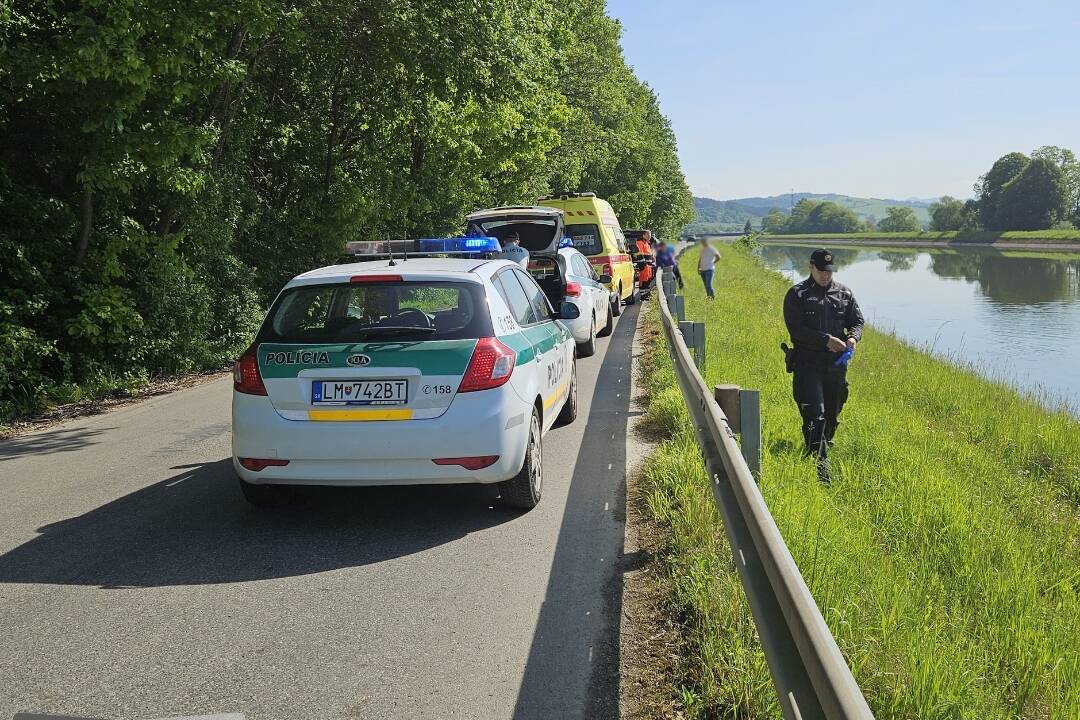 Foto: Pitva nepotvrdila, že muža nájdeného v kanáli pri Bytči niekto usmrtil