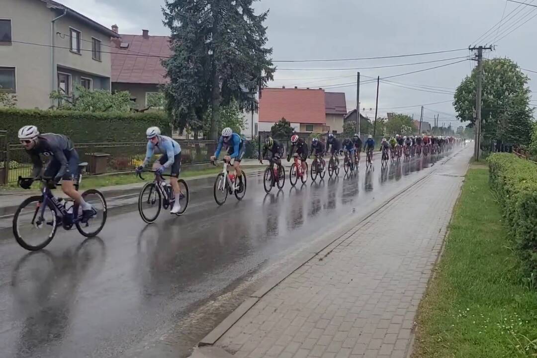 Foto: VIDEO: Cyklisti z 22 krajín už jazdia po Orave, mieria na Liptov. Vodiči, buďte ohľaduplní