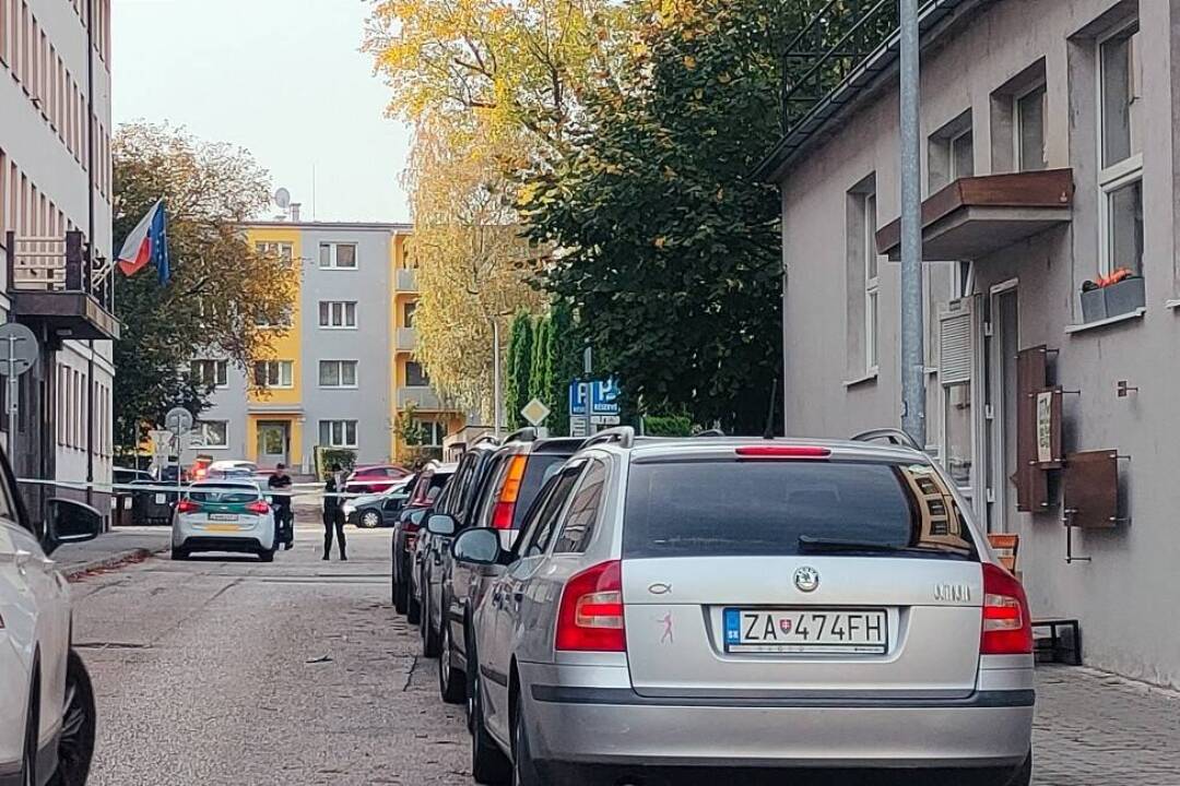 Foto: Budovy žilinských súdov evakuovali. Mužský hlas na tiesňovú linku nahlásil bombu