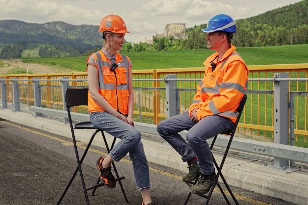 Foto: VIDEO: Po diaľnici pri Ružomberku sa odveziete už budúci rok. Prečo je súčasťou stavby galéria?