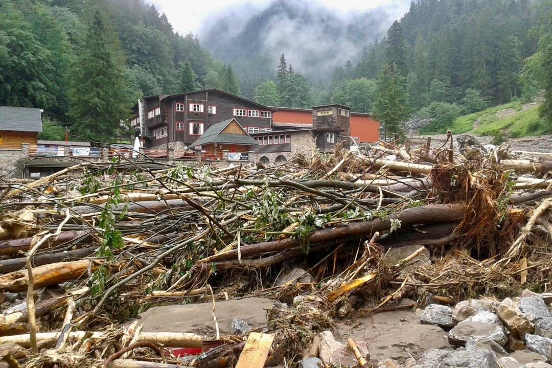 Foto: VIDEO: Vrátna si pripomenula 10 rokov od ničivej kalamity. Z Chlebu evakuovali vyše 120 ľudí