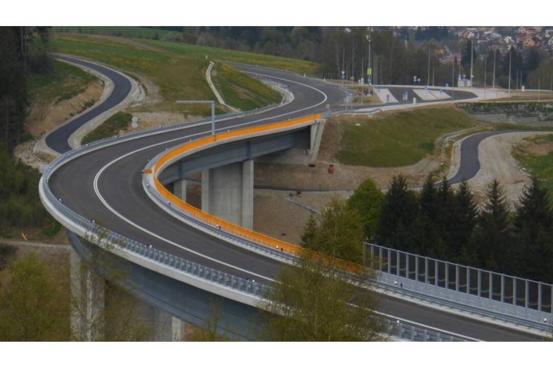 Foto: Radosť sa nekoná, 5-kilometrový úsek diaľnice z Čadce na Svrčinovec ostáva spoplatený