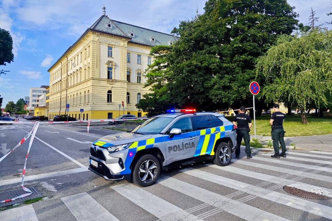 Foto: Na slovenských súdoch bola opäť nahlásená bomba, prehľadáva ich polícia