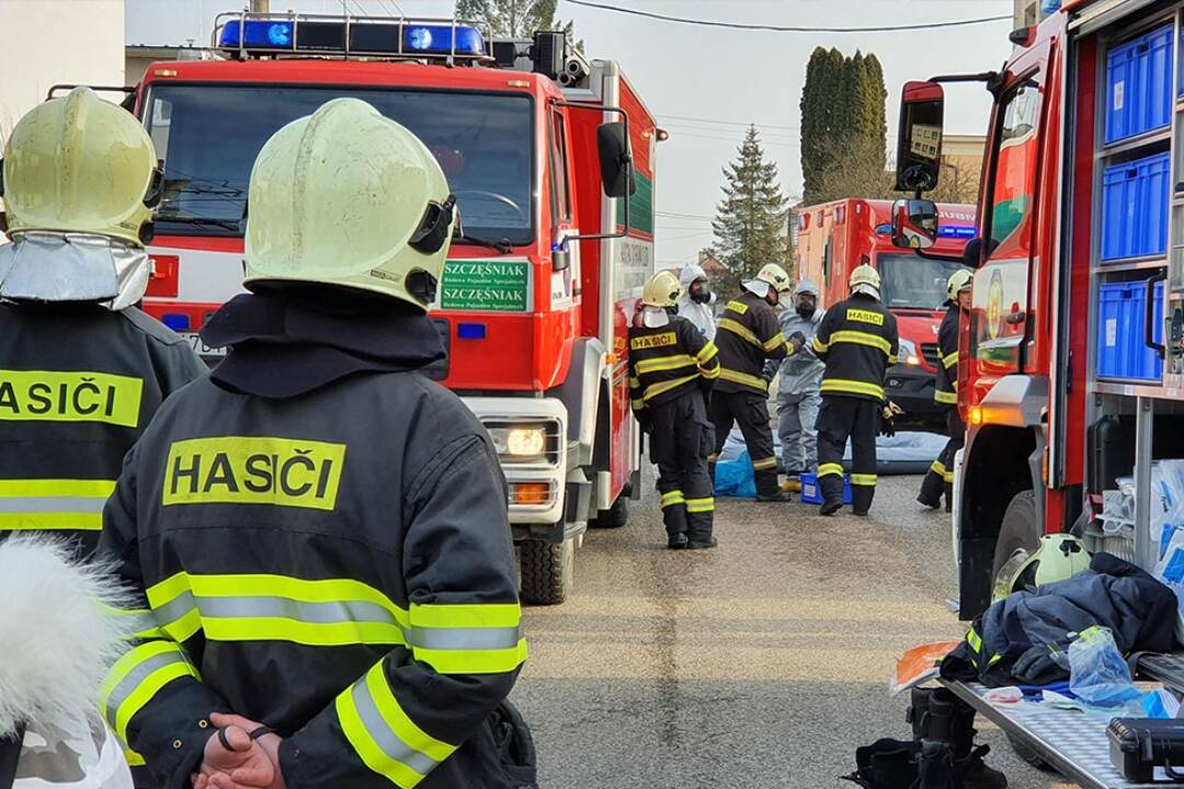 Foto: V okrajovej časti Žiliny sa rozliala ortuť. Nebezpečnú látku zbierali hasiči