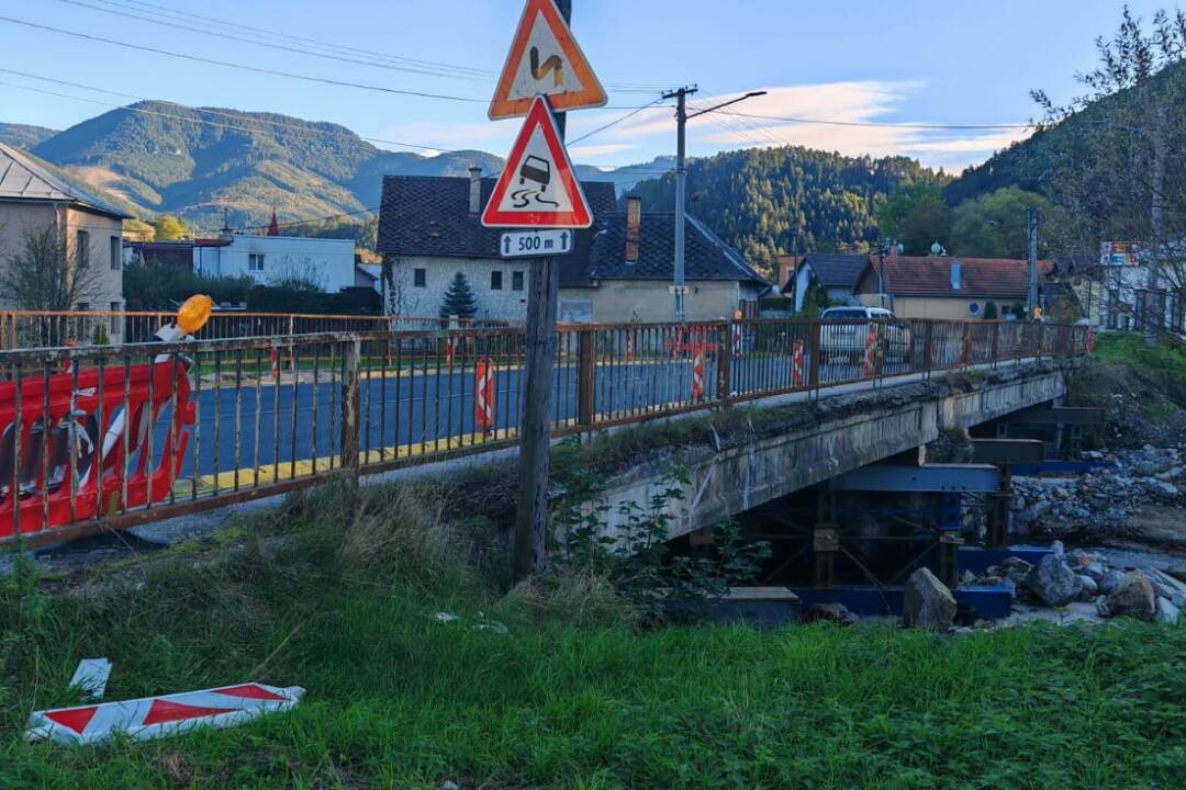 Dôležitý most pri Žiline zbúrajú. Kvôli prácam na Strečne ho podopreli, je v havarijnom stave