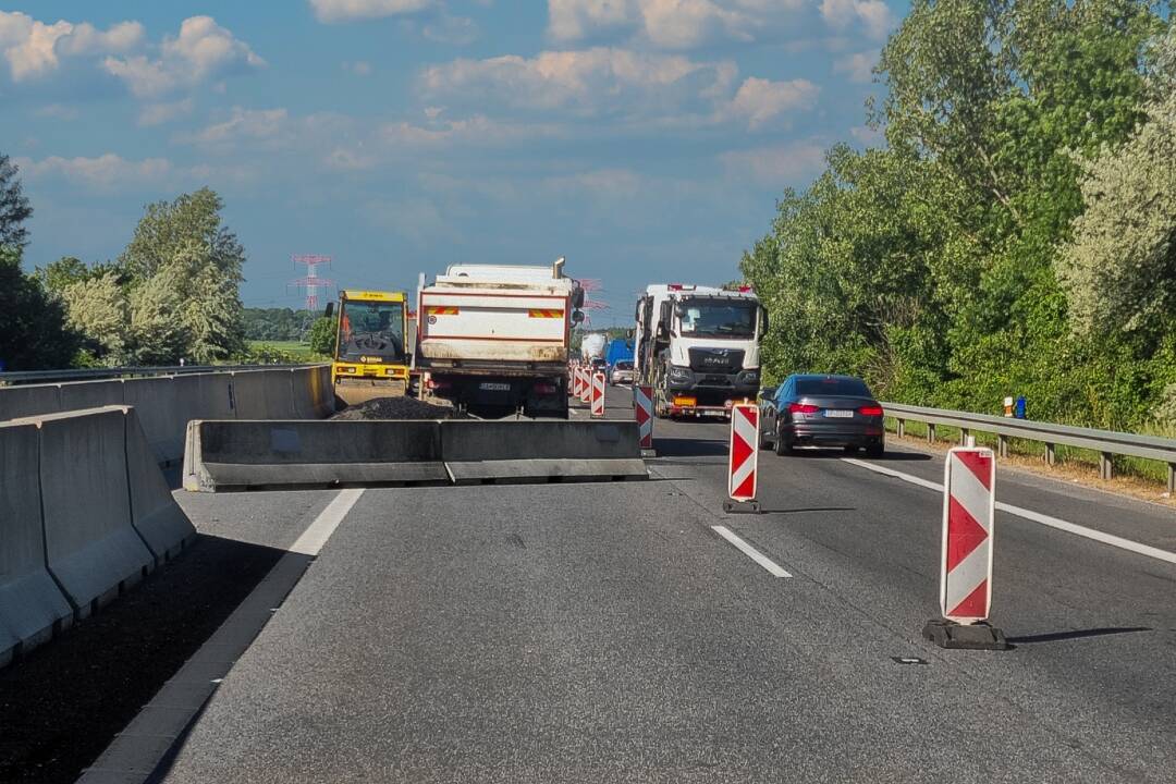 Foto: Na opravy diaľničných mostov tento rok vyčlenili 22,5 milióna eur. Práve merajú jeden na Liptove