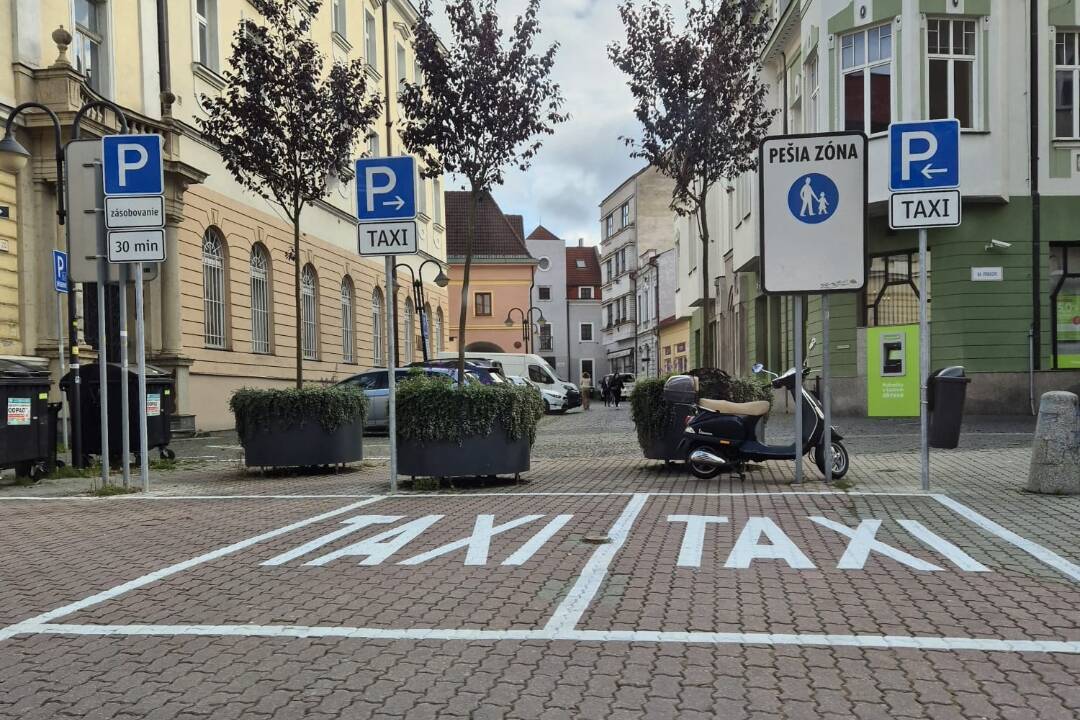 Foto: V centre Žiliny pribudlo stanovište pre taxikárov. Mesto chce zlepšiť prístup do pešej zóny