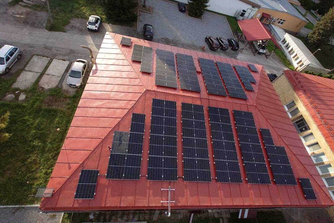 Kysucká nemocnica našla spôsob, ako získať peniaze na svoj ďalší rozvoj. Využíva fotovoltaické panely