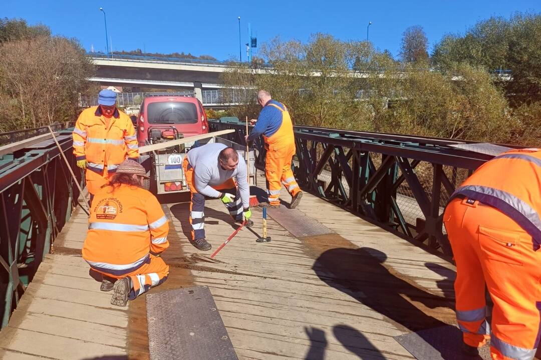 Foto: Čadca sa s následkami septembrovej povodne vyrovnáva dodnes. Opravujú poškodený most