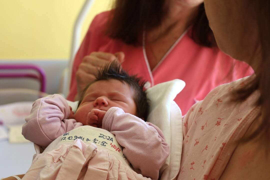 Foto: V žilinskej nemocnici porodila tisíca mamička. Život dala dcérke Zojke