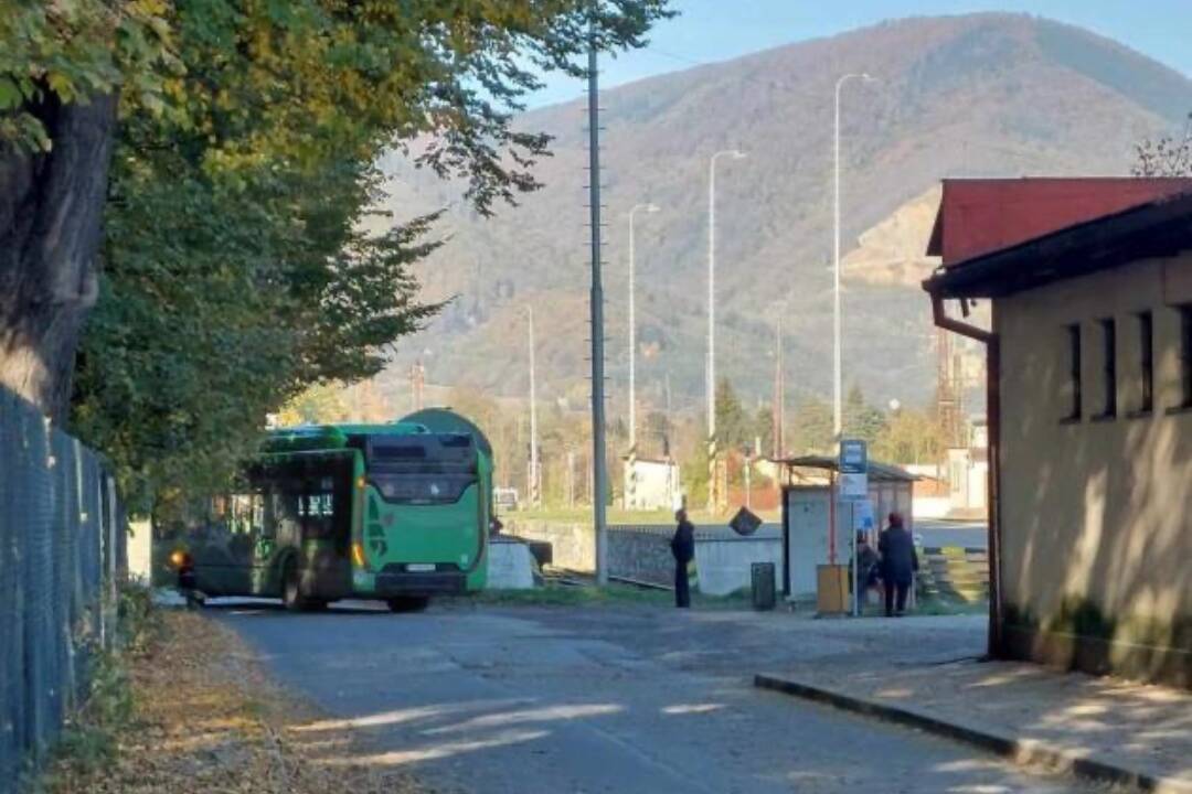 Foto: Autobusovú zastávku vo Vrútkach budú opravovať. Dočasne ju presunú, pri cestovaní si vytvorte rezervu