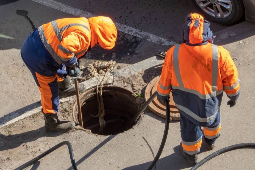 Parkovanie na Bulvári bude v tieto dni ťažšie. Mesto plánuje čistenie dažďovej kanalizácie