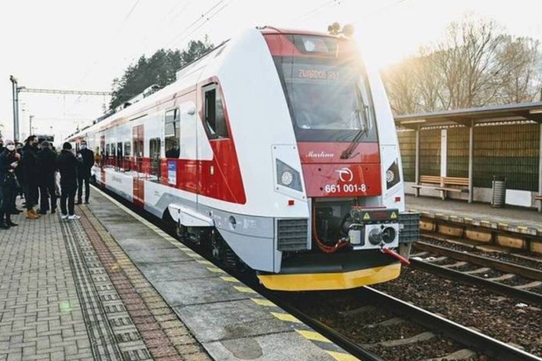 Foto: Na IC vlaky Žilinčania čakali hodiny. Včera zrazil divú zver, dnes sa pokazil rušeň