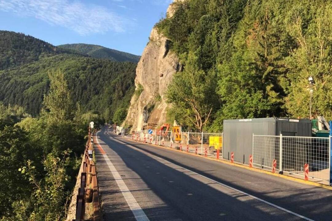 Foto: Cestu pod Strečnom už v súvislosti s prácami na sanácii skalného brala neuzavrú