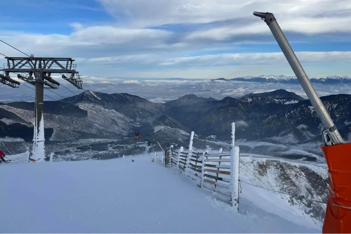 Foto: Lyžiari sa môžu konečne spustiť aj z Chopku. Jasná otvorila ďalšie upravené zjazdovky