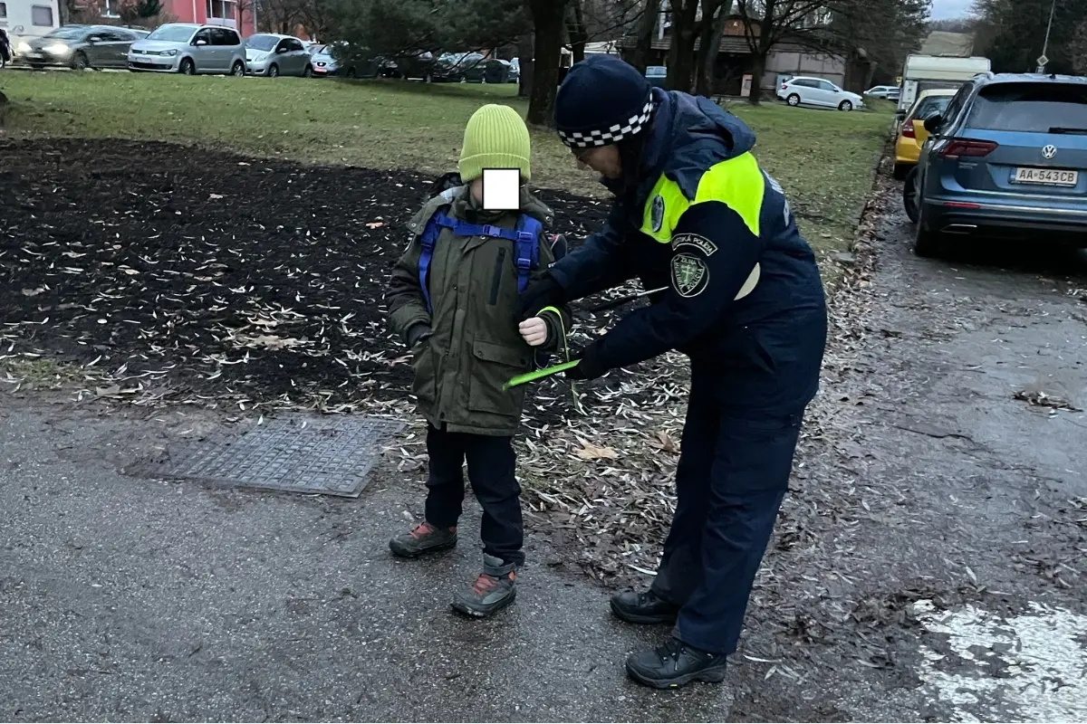 Foto: Doplnok, ktorý vám môže zachrániť život. Mestskí policajti v Žiline sa zamerali na najmenších chodcov