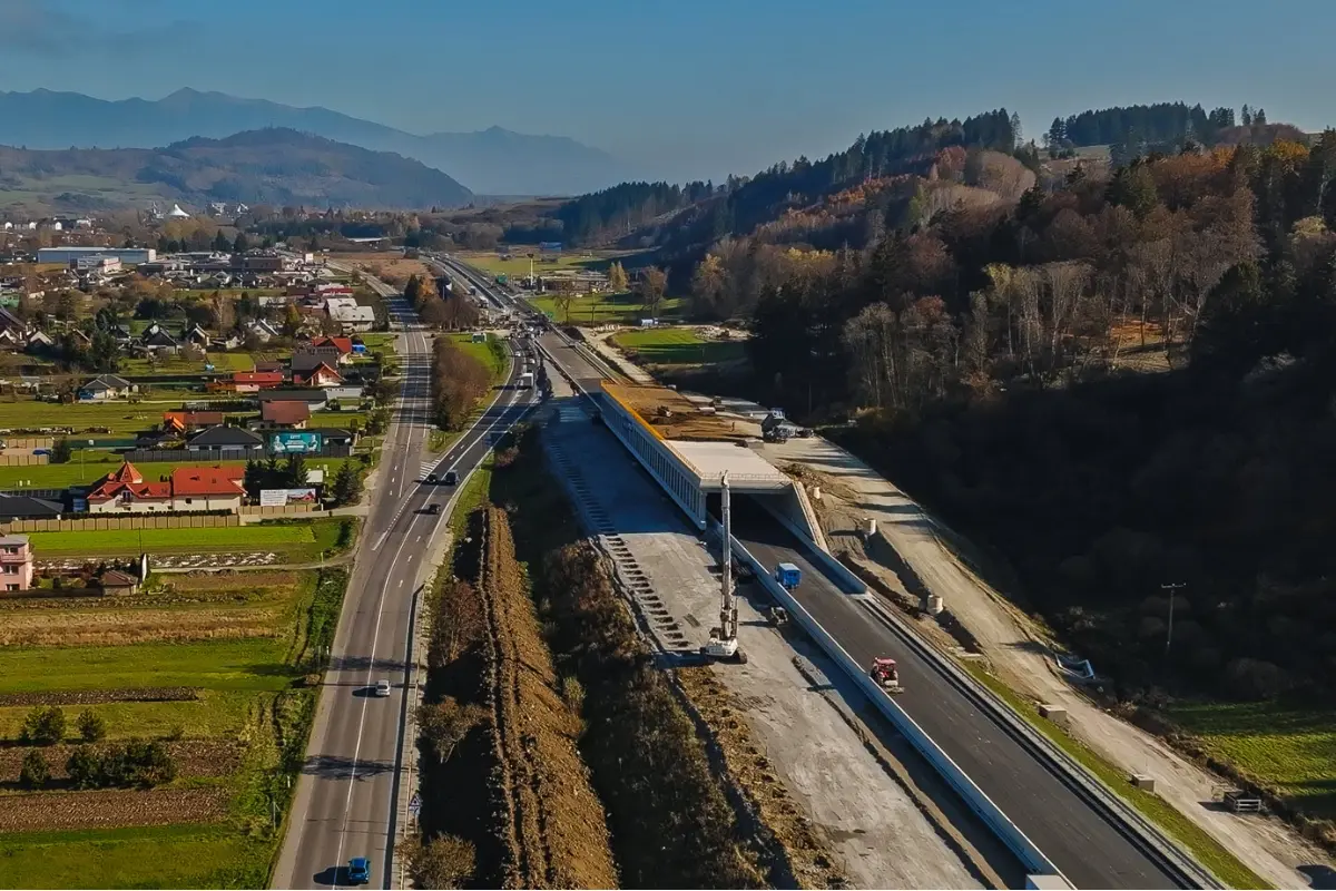 Foto: Nový úsek D1 pri Ivachnovej otvárajú skôr! Vodiči prvýkrát prejdú aj unikátnou galériou