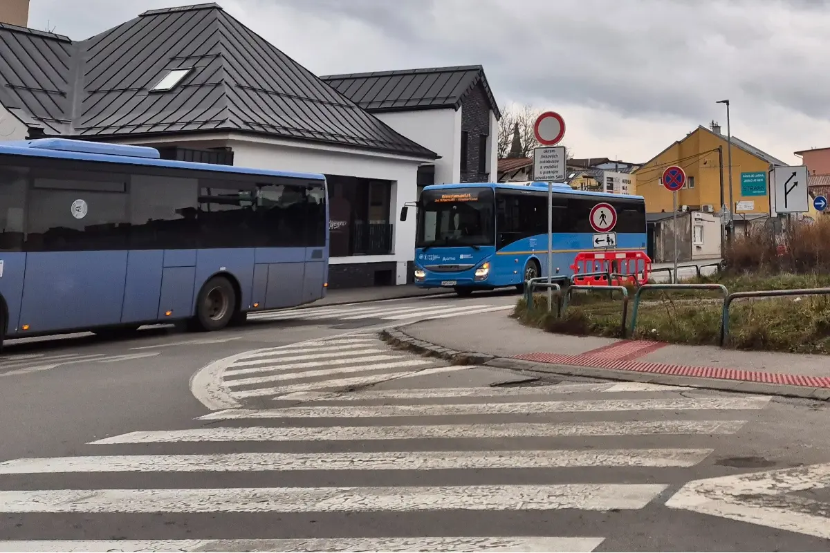 Foto: Nová časť ulice Jána Milca v centre Žiliny je obojsmerná, vjazd majú povolené iba autobusy