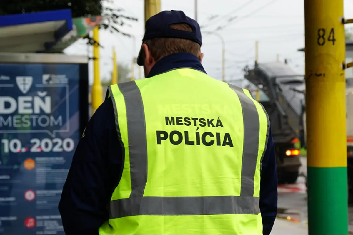 Foto: Mestskí policajti mali rušný záver roka. Aj Žilinčania porušovali zákaz používania pyrotechniky