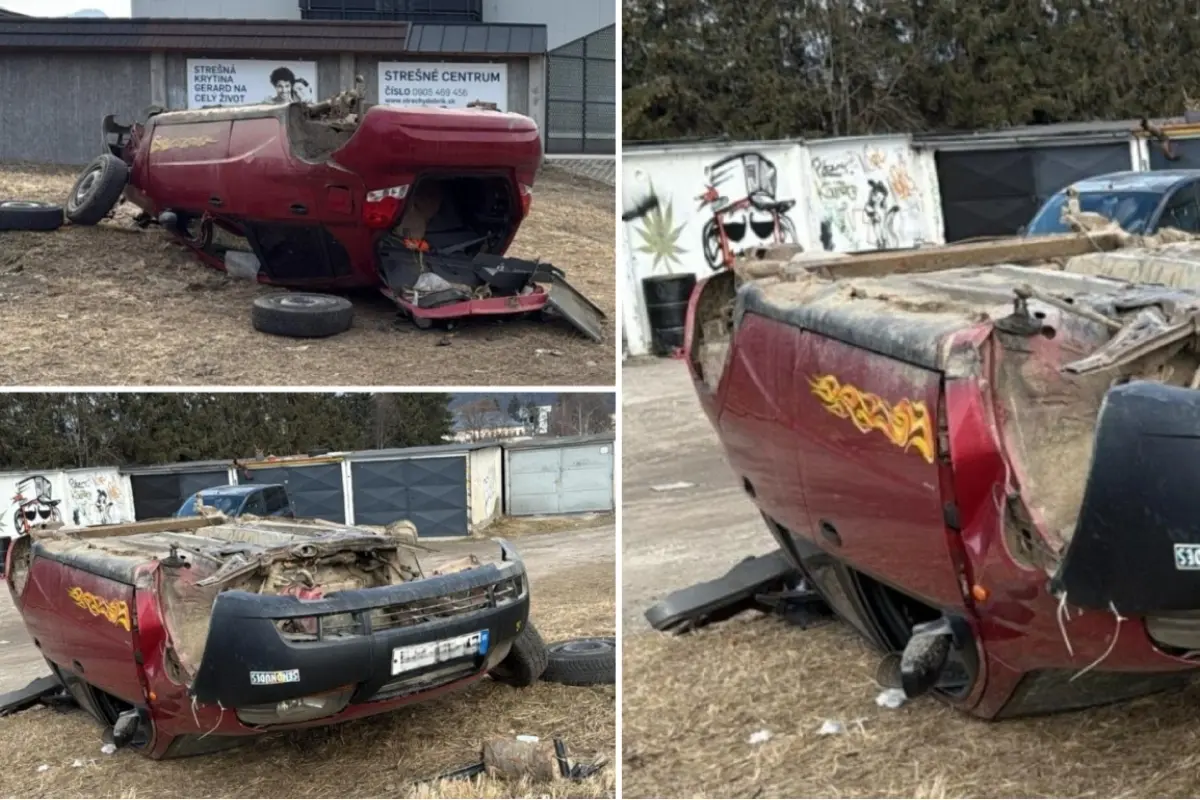 Foto: V Ružomberku ležalo rozbité auto bez kolies prevrátené na streche. Našiel sa jeho majiteľ