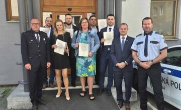 Strelecká príprava aj právne predpisy. V Žiline vyškolili nových mestských policajtov z celého Slovenska