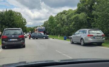 Vážna nehoda na Kysuciach. Zasahujú leteckí záchranári, časť cesty je blokovaná