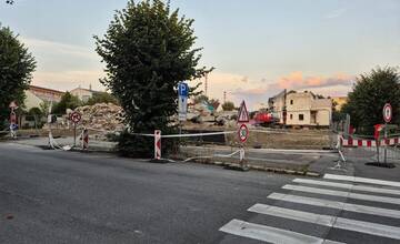 Chodník v centre Žiliny na pol roka uzavrú. Budovu, kde sídlila značka Modex, nahradia byty