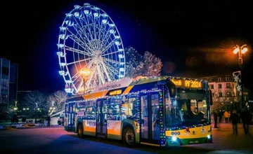 Na žilinské cesty vyráža vianočný trolejbus, zavíta aj na námestie. Čím prekvapí tento rok?