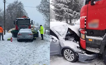 Za hodinu sneženia 5 nehôd v Žilinskom kraji. Dve vozidlá skončili na streche