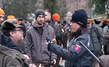 FOTO: Neobvyklá kontrola na Orave: Policajtky sa zamerali na držiteľov zbraní počas poľovačky