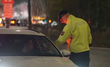 Drogy prevládli nad alkoholom. Vodiči sa cez sviatky nekrotili, koľkých chytili žilinskí policajti?