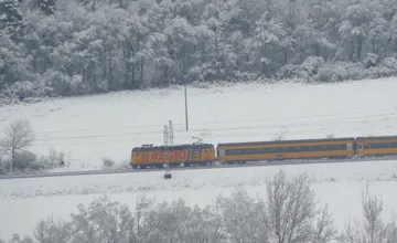 Vlaky z Česka do Žiliny majú meškať hodiny. Na trati došlo k nehode