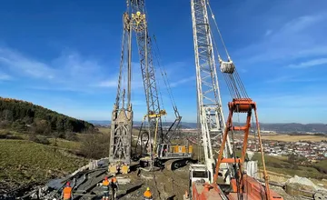 Stavbu tunela Višňové ohrozoval blokový zosuv. Na stabilizáciu svahu využili jedinečný nástroj