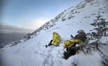 V Jasnej spadli do žľabu traja zahraniční snowboardisti, všetci sa ťažko zranili